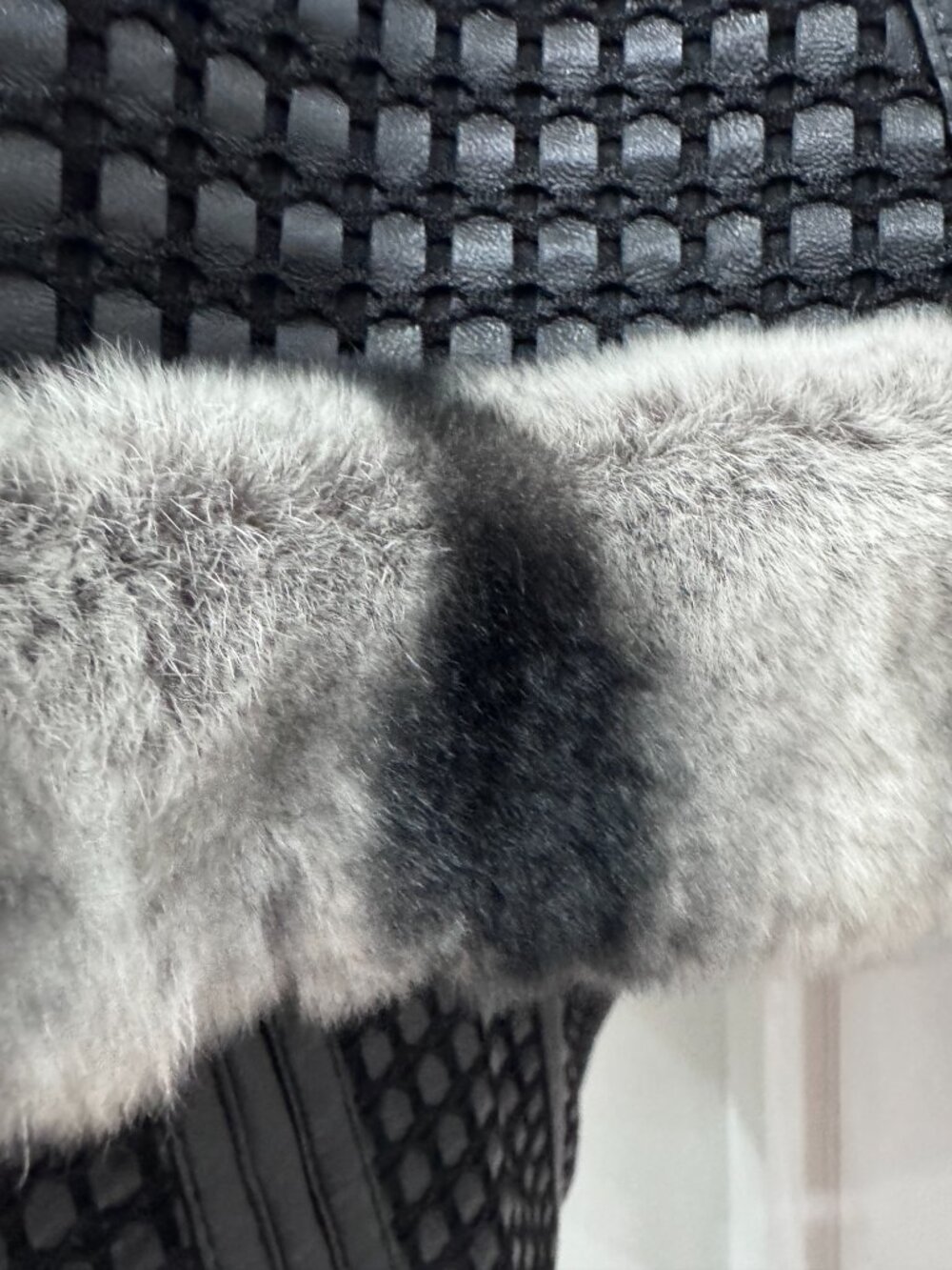 Leather Black cape with natural fur New, Size M - Picture 16 of 17